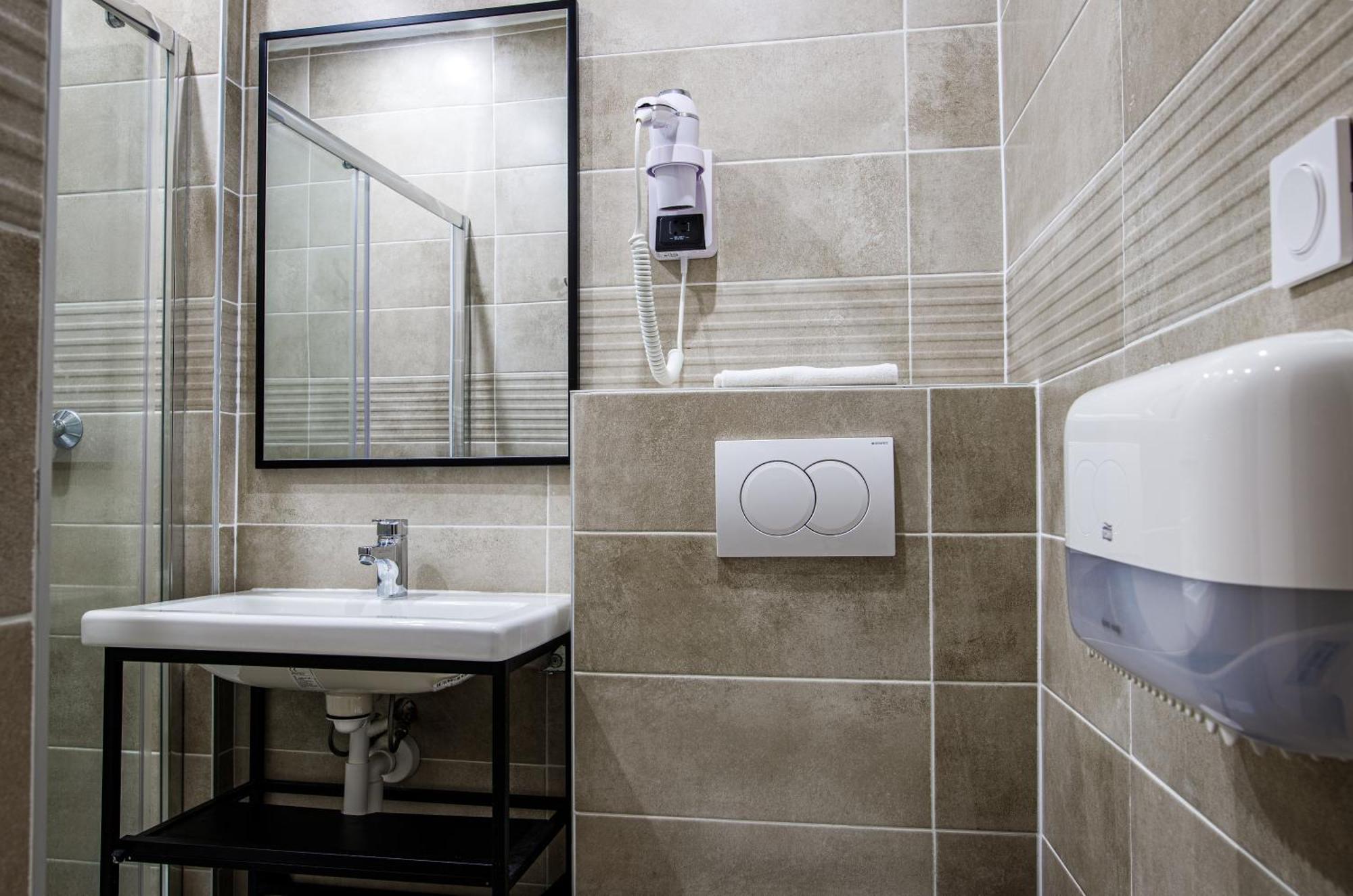 ליון Hotel Du Dauphine מראה חיצוני תמונה