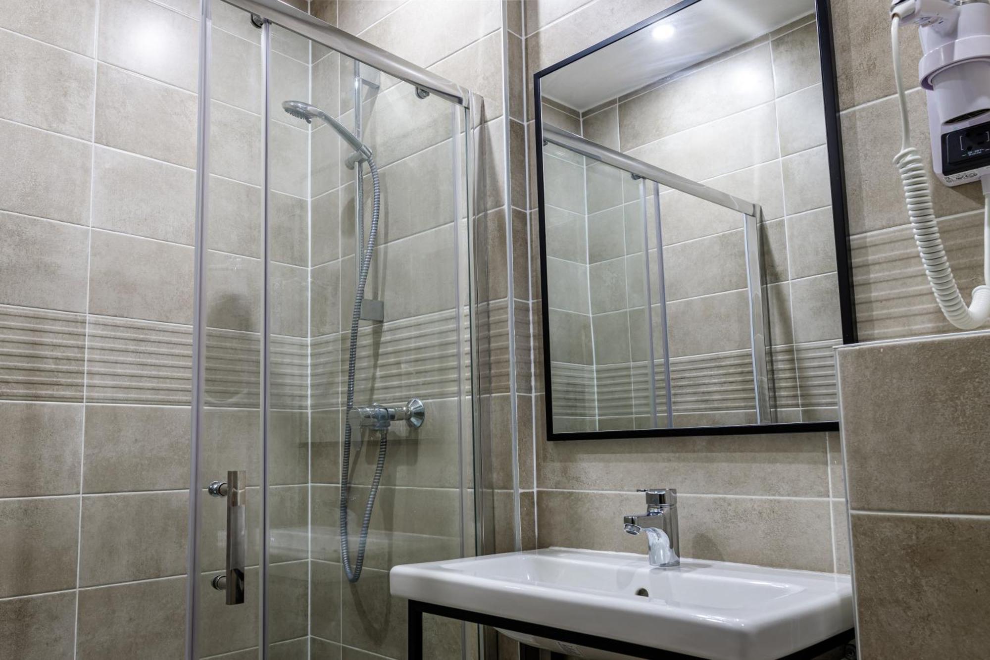 ליון Hotel Du Dauphine מראה חיצוני תמונה